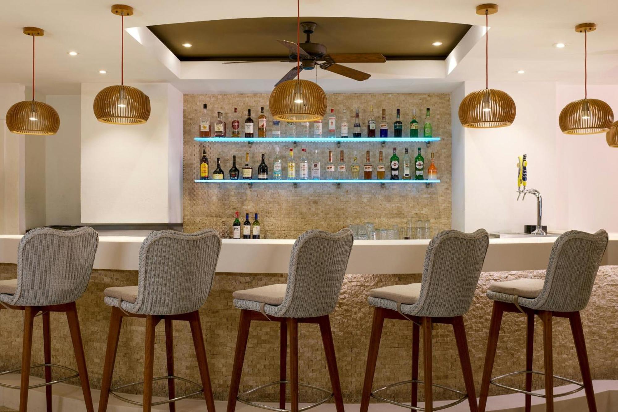 Hotel Waves & Spa, Barbados, An Autograph Collection 4*